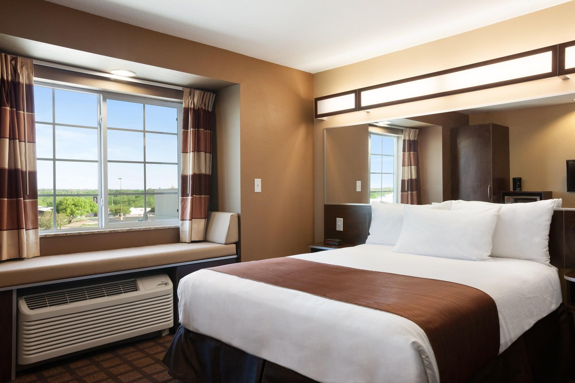 Microtel Inn & Suites By Wyndham Midland Buitenkant foto