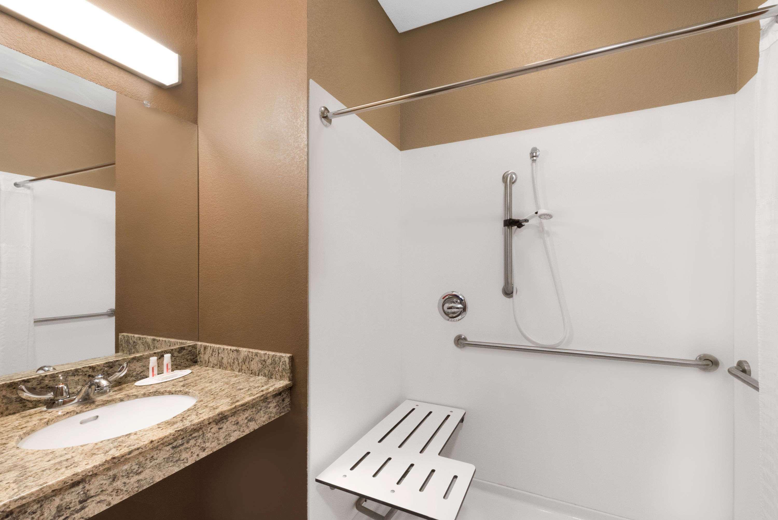 Microtel Inn & Suites By Wyndham Midland Buitenkant foto