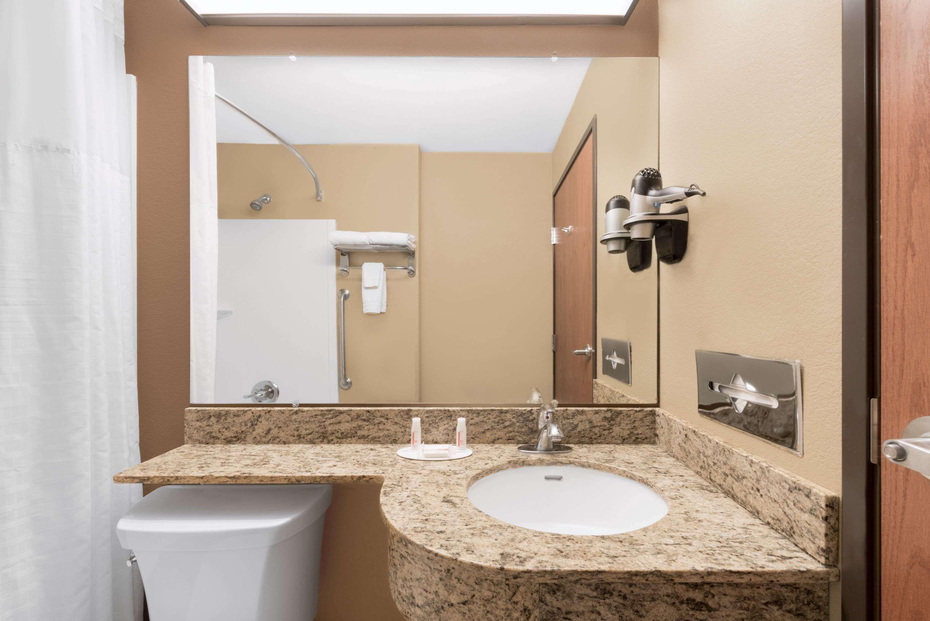 Microtel Inn & Suites By Wyndham Midland Buitenkant foto