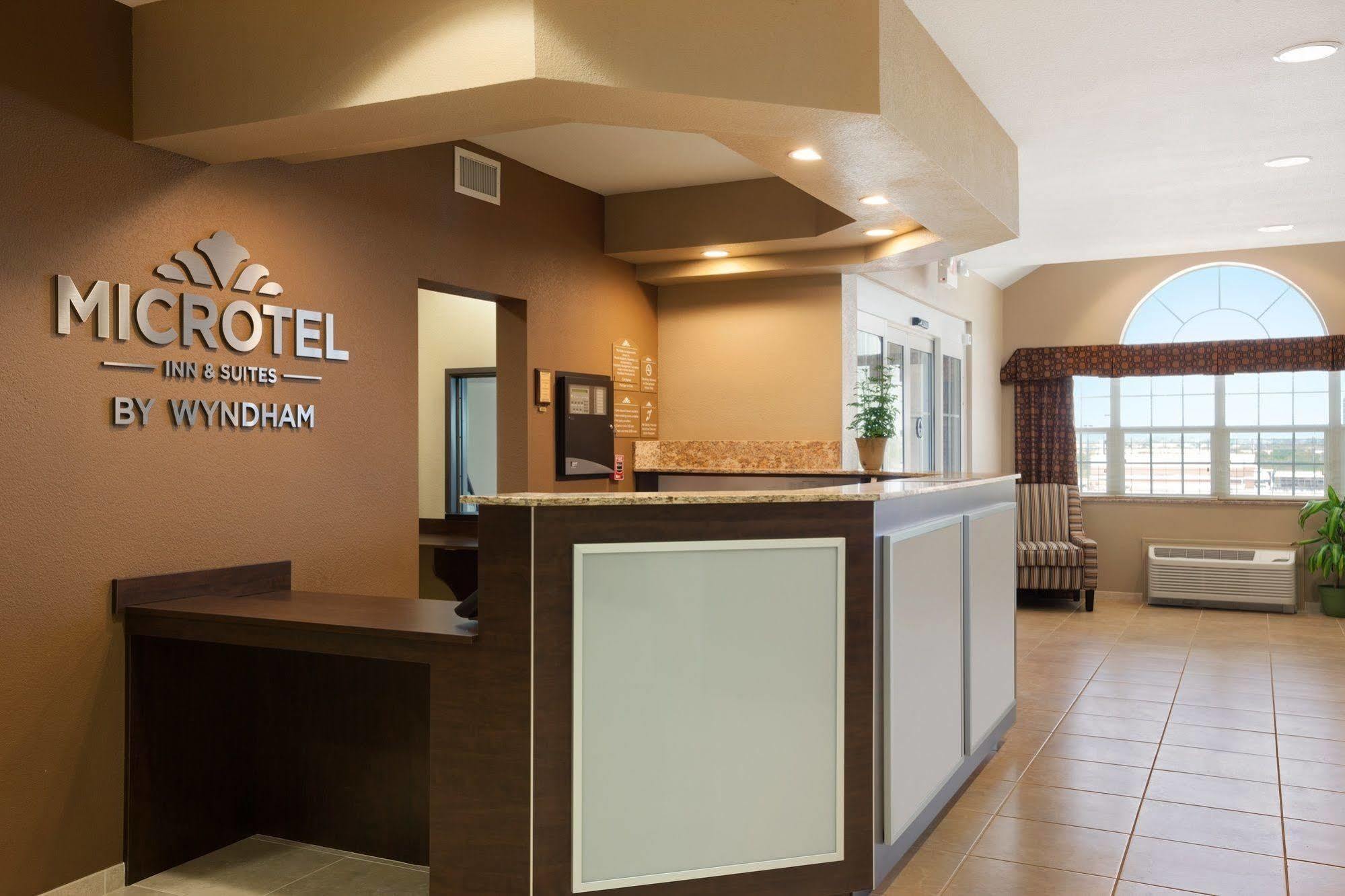 Microtel Inn & Suites By Wyndham Midland Buitenkant foto